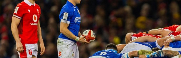Italy-scrum-half-Stephen-Varney-against-Wales-Alamy-1320x742