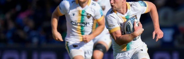 Fraser-Dingwall-on-the-charge-for-Northampton-Saints